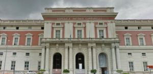 Lite violenta all'ospedale Cardarelli: accoltellati due uomini