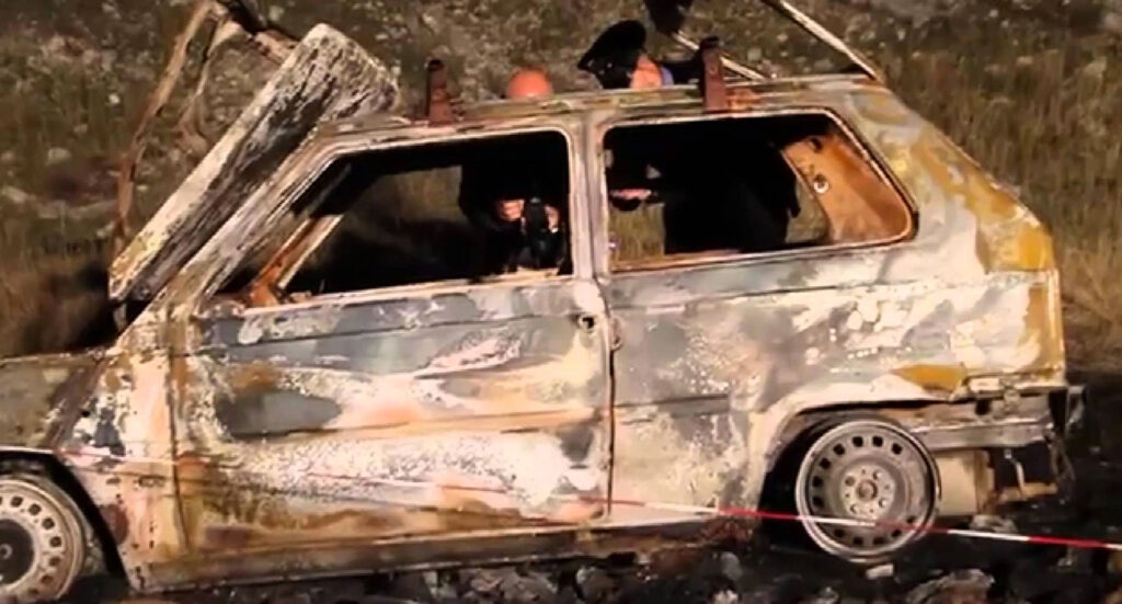 Litorale Domizio: trovato in un'auto un cadavere carbonizzato