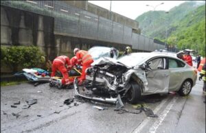 Dramma nell'avellinese, schianto frontale tra auto: un uomo in gravi condizioni