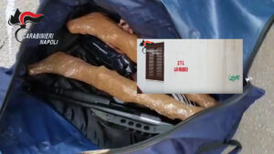 Miano, blitz dei carabinieri: scoperto arsenale nel fortino del clan Lo Russo