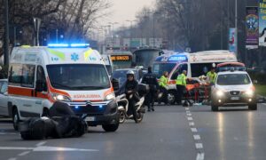 Donna anziana balzata in aria da uno scooter: non ce l'ha fatta