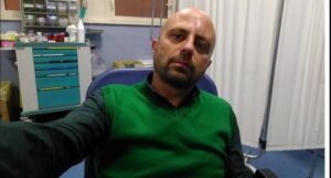 Luca Abete aggredito a Caserta: in ospedale l'inviato di Striscia