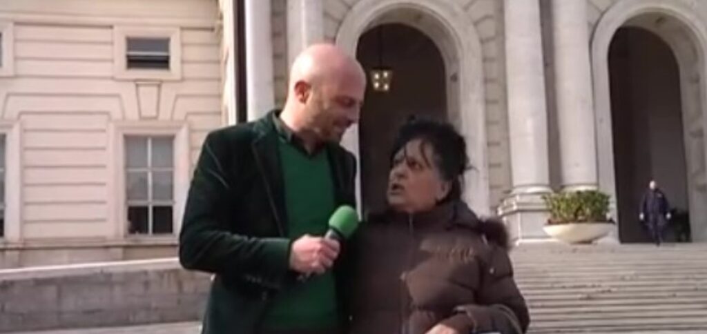 C'è poco da fare... il fascino dell'ABETE e del suo tronchetto seminano il panico tra le donne napoletane!??? Guardate cosa può succedere quando registro i miei servizi...