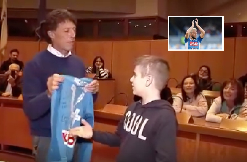 In fin di vita dopo l'incidente, il piccolo Luca torna a camminare: per lui il regalo di Mertens