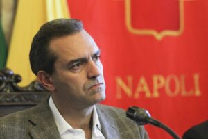 De Magistris: "Caro Renzi sono pronto ad una nuova fase per Napoli"