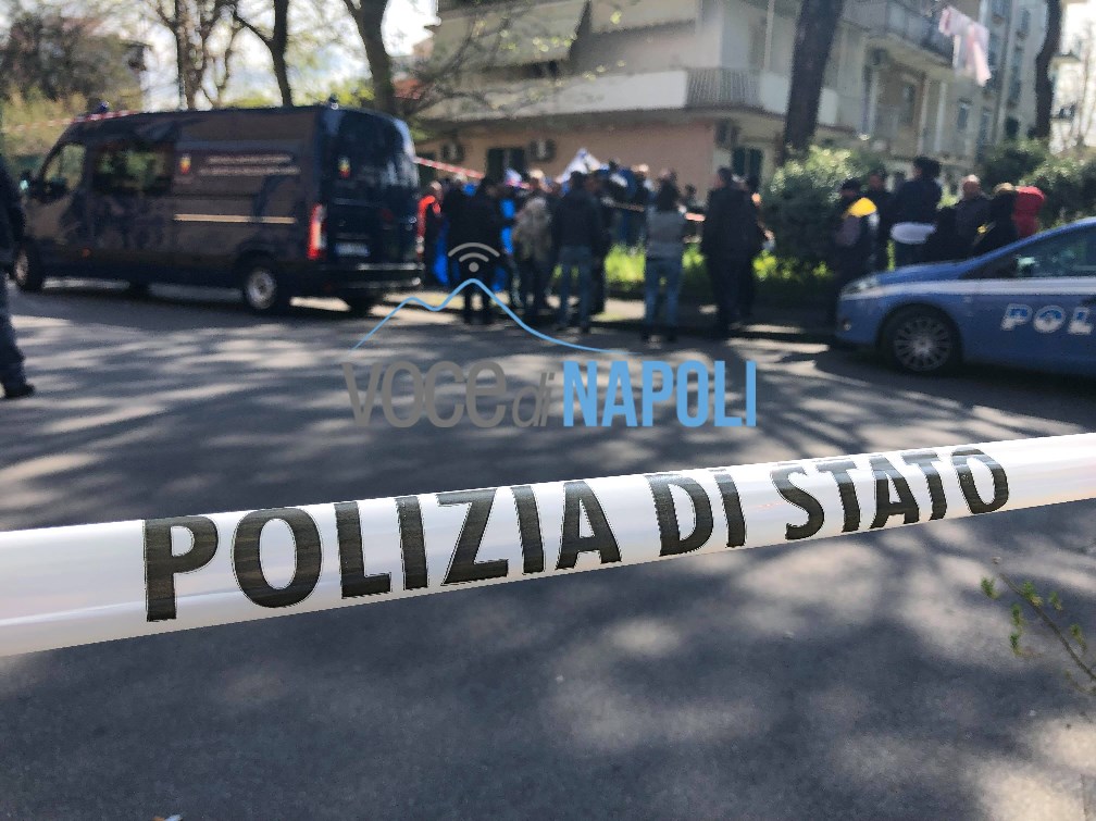 Agguato fuori la scuola, nonno ucciso davanti al nipotino. L'appello della preside: "Abbiamo paura"