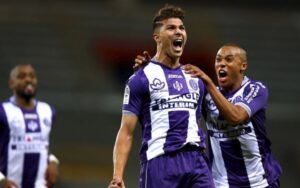 Calciomercato, il Napoli rinforza il centrocampo: ecco il giovane Machach