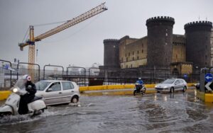 Maltempo a Napoli: diramata allerta della Protezione Civile