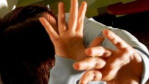 Ischia, picchia e minaccia mamma e sorellina: la madre lo fa arrestare