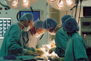 Intervento straordinario al Policlinico Federico II: salvate mamma e figlia in grembo