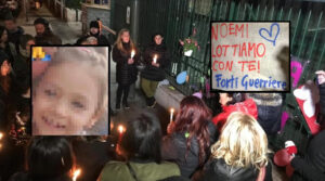 L'affetto per Noemi, le mamme di Napoli pregano per la bimba