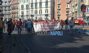 Manifestazione dei disoccupati a Napoli, riviera di Chiaia e Torretta bloccate