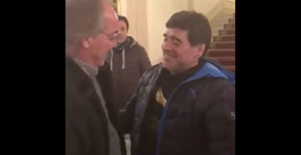 Maradona e Mauro Nardi: l'incontro tra il campione e il cantante è commovente