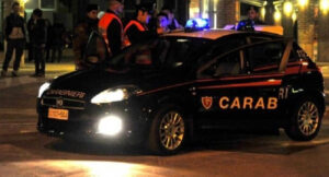 Marano, accoltella e insegue la moglie: la donna salvata dai Carabinieri