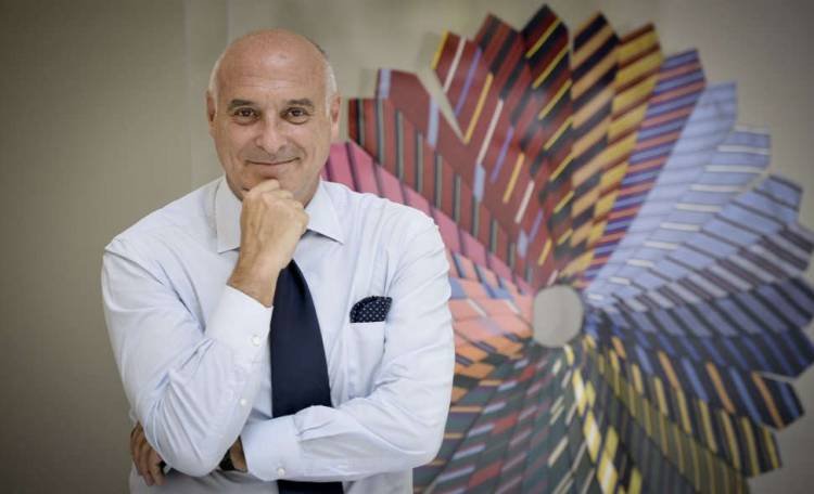 Marinella entra nel carcere di Pozzuoli con un laboratorio artigianale di cravatte