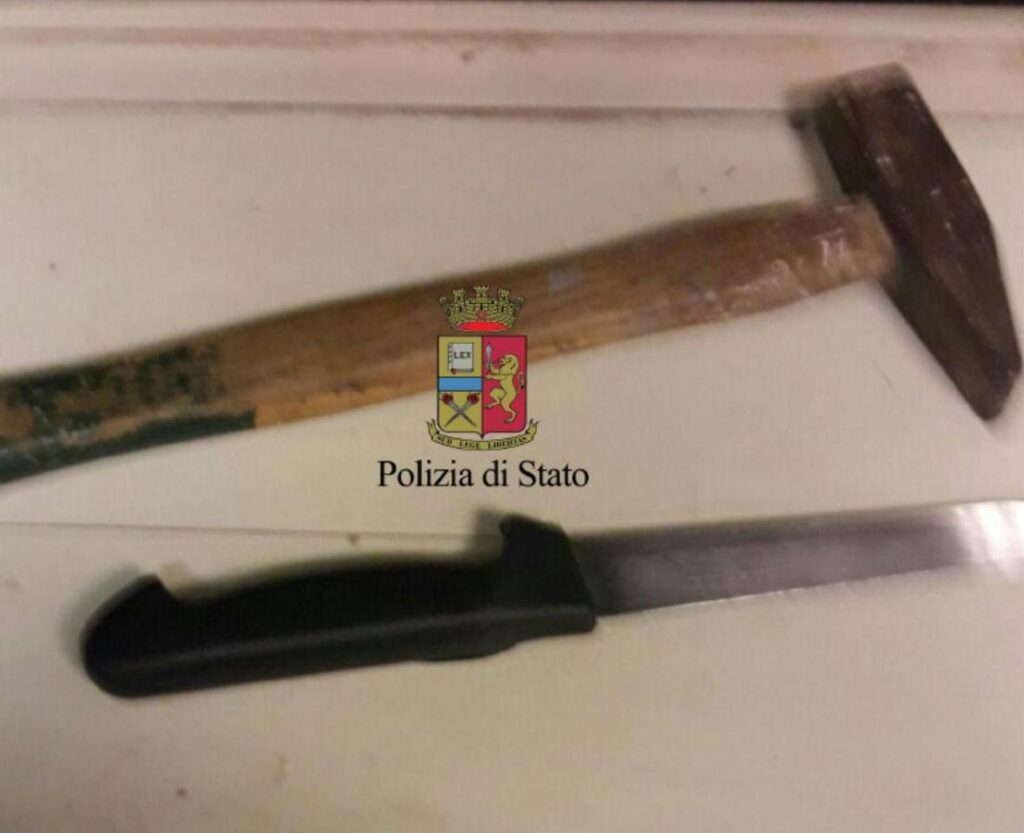 Napoli, picchiava e umiliava da anni la moglie: arrestato marito violento