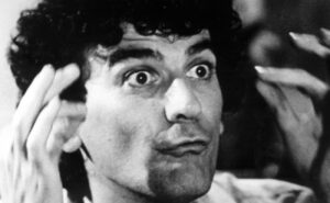 Massimo Troisi e i politici, quando la satira diventa arte comica