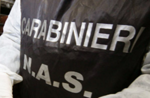 Maxi blitz a Giugliano: Nas sequestrano noto supermarket