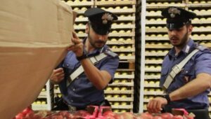 Maxi sequestro di mele annurche nel giuglianese