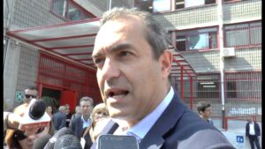 De Magistris, il sindaco che ha trasformato l'antisistema in sistema di governo