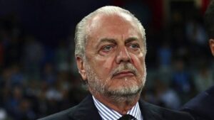 De Laurentiis incontra degli imprenditori cinesi in barca ad Ischia