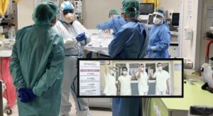 Covid, tornano a casa i medici tedeschi: "Grazie ai colleghi campani, non mollate"