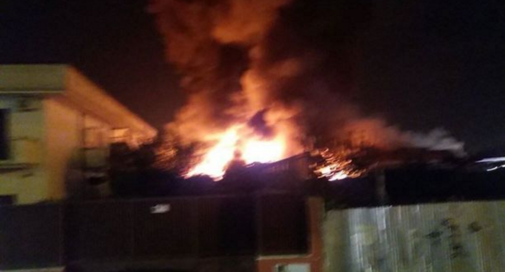 Melito: incendio in un vivaio, paura per i proprietari