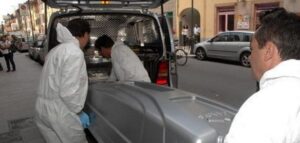 Melito, trovato il cadavere di una donna nell'androne di un palazzo