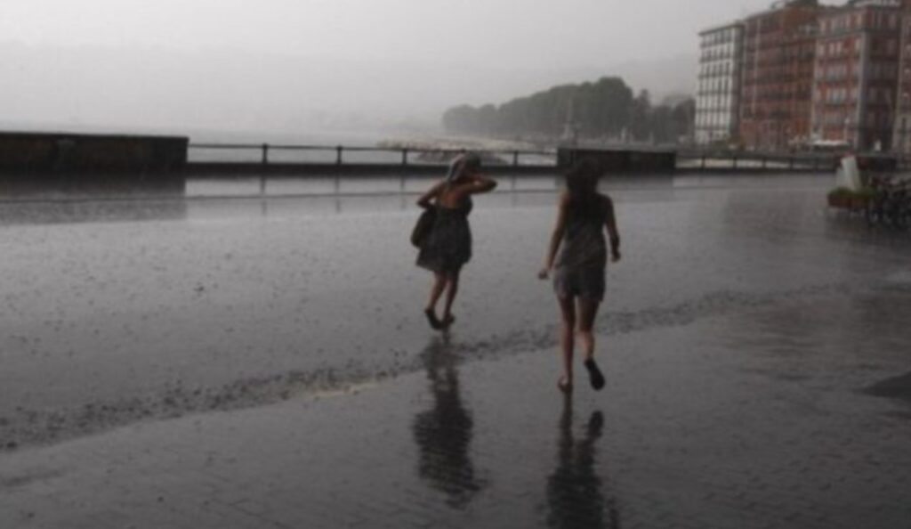 Meteo Napoli, stop al caldo africano: arrivano i temporali e si abbassano le temperature