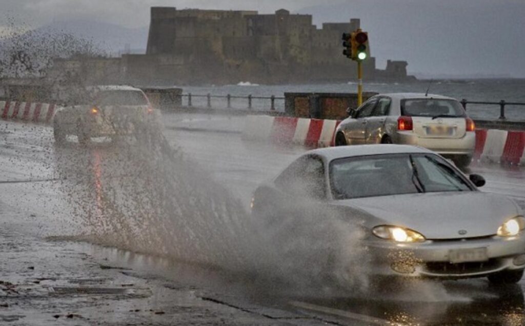 Secondo quanto riferito dal consigliere comunale, compagni di partito l'avrebbero convinto ad autenticare le firme. Avrebbe poi detto di aver agito in modo superficiale, nella confusione della sede elettorale di Valeria Valente in Piazza Bovio. Difeso dall'avvocato Carlo di Casola, ha anche specificato di appartenere a una corrente all'interno del partito, diversa da quella della Valente. 