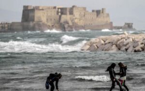 La Protezione Civile della Regione Campania ha diramato un avviso di criticità idrogeologica di colore Giallo a partire dalla mezzanotte e per le successive 24 ore. L'allerta riguarda l'intero territorio regionale. Si prevedono precipitazioni sparse a carattere di rovescio o temporale, anche di moderata intensità. Si segnalano, inoltre, raffiche di vento nei temporali. La Sala operativa di Protezione civile raccomanda alle autorità competenti di porre in essere tutte le misure atte a prevenire o contrastare i fenomeni.