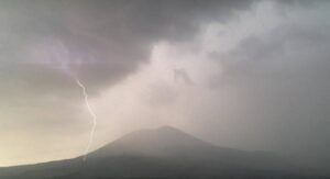 Meteo Napoli, ancora brutto tempo: rovesci sulla città