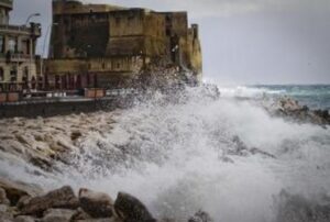 Meteo Napoli, arrivano temporali e aria fredda in città