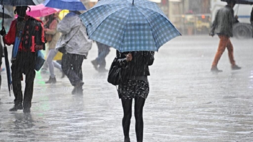 Meteo Napoli, il tempo peggiora: arrivano i temporali