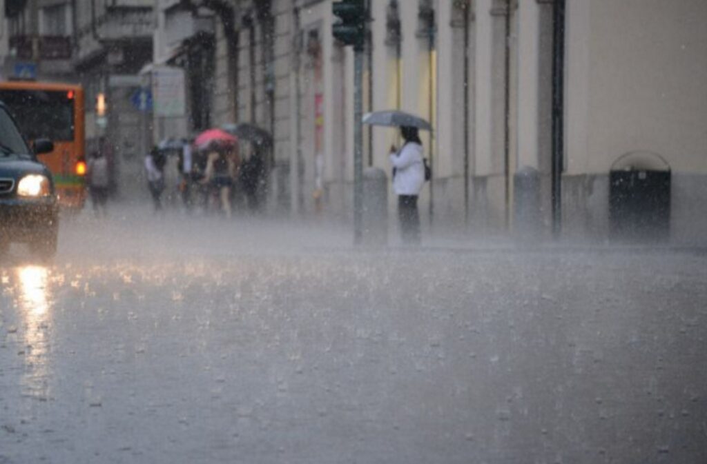 Meteo Napoli, perturbazione si abbatte sulla città