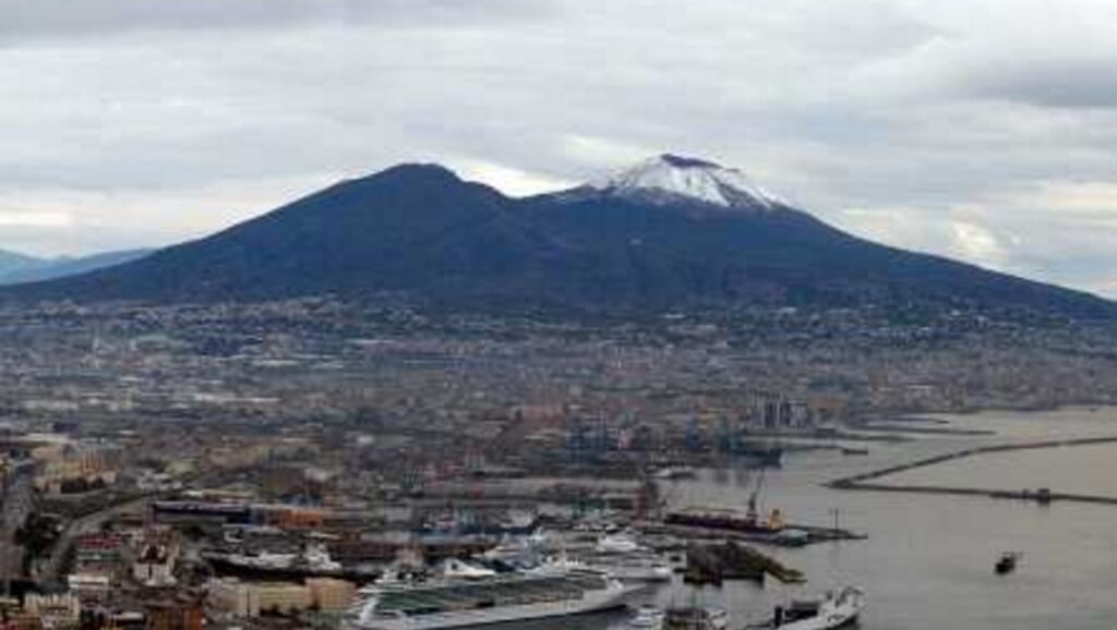 Meteo Napoli: torna il gelo in città, le minime scendono a 2 gradi