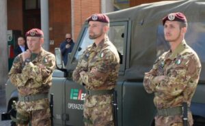 Napoli, militare aggredito alla Sanità da una donna