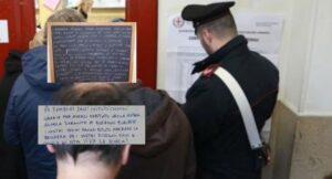 Le forze dell'ordine al seggio, "grazie, i vostri disegni pieni di vita": il messaggio ai bambini