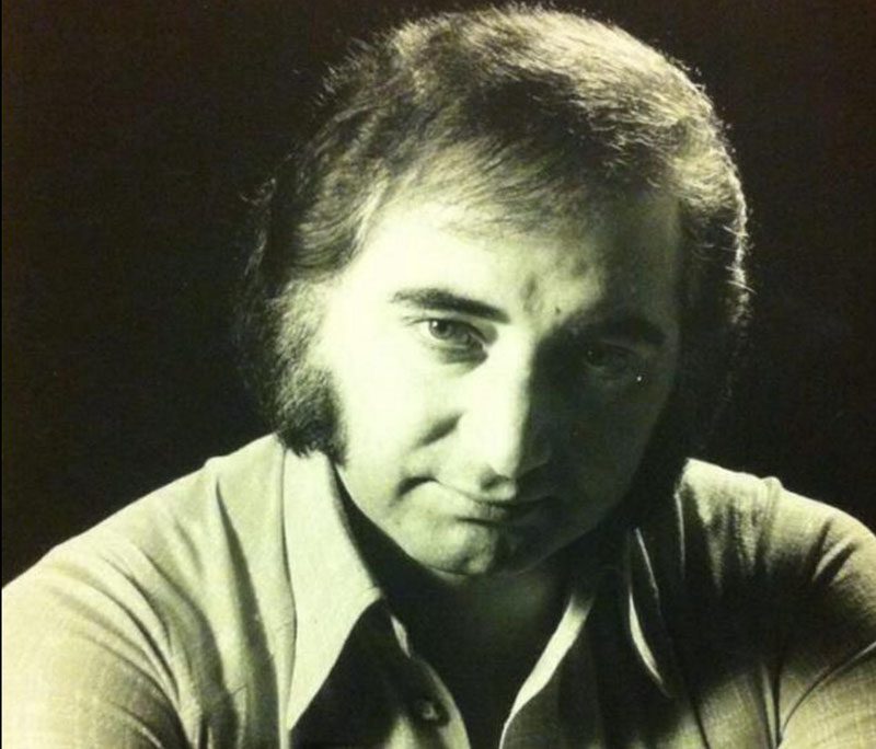 Modi di dire napoletani: cosa significa ‘stai sul tu e Pino Mauro’