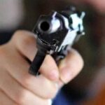 Castellammare di Stabia, spara all'addome di un 19enne con un pistola a salve: fermato minorenne