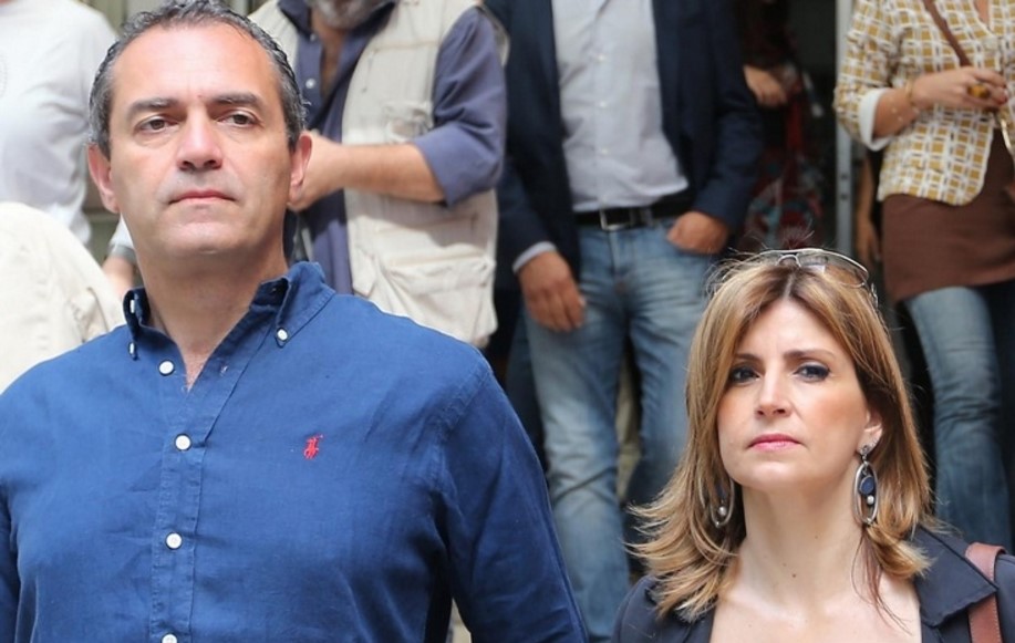 Moglie di De Magistris assunta in una scuola di Napoli: incalza la polemica