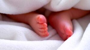 Dramma ad Aversa, bimba morta subito dopo il parto: la mamma chiede giustizia