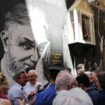 Murale per Luciano De Crescenzo ai Quartieri Spagnoli a un anno dalla sua scomparsa