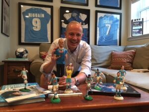 Alessandro con la sua statuina