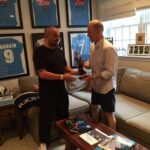 nel soggiorno museo di Alessandro Gajano