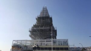 N'Albero a Napoli, dopo l'inaugurazione piogge di critiche