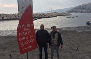 N'Albero a Napoli, giri in barca per vederlo dal mare