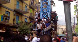 Napoli, a Barra è grande festa: inizia la storica festa dei Gigli