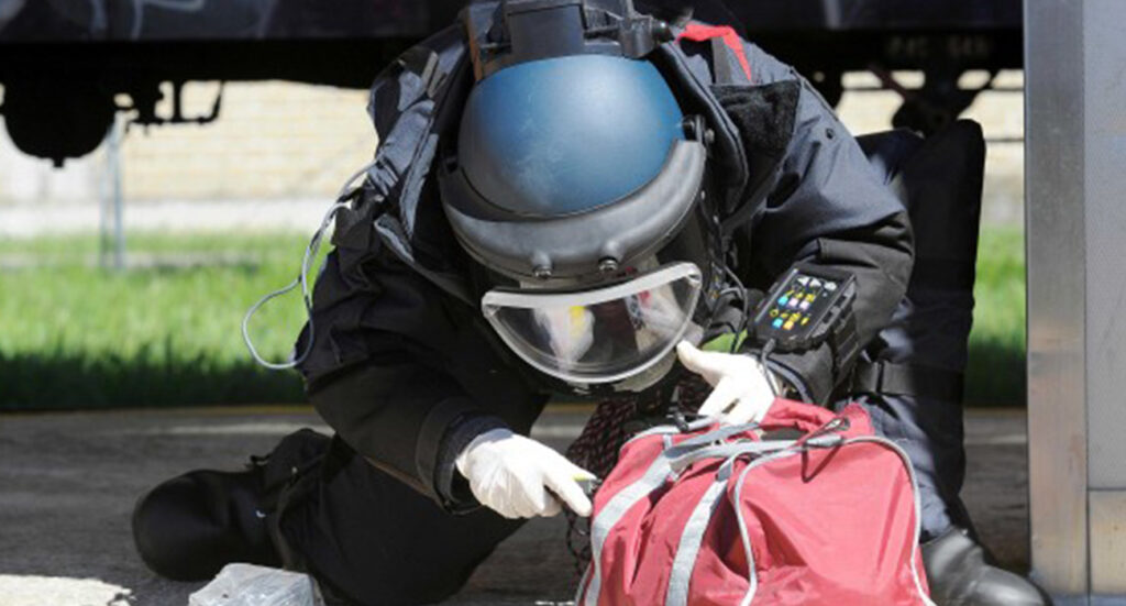 Napoli, blitz dei Carabinieri: trovata una bomba a Pianura