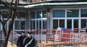 Napoli: camorra senza pietà, spari davanti all'asilo